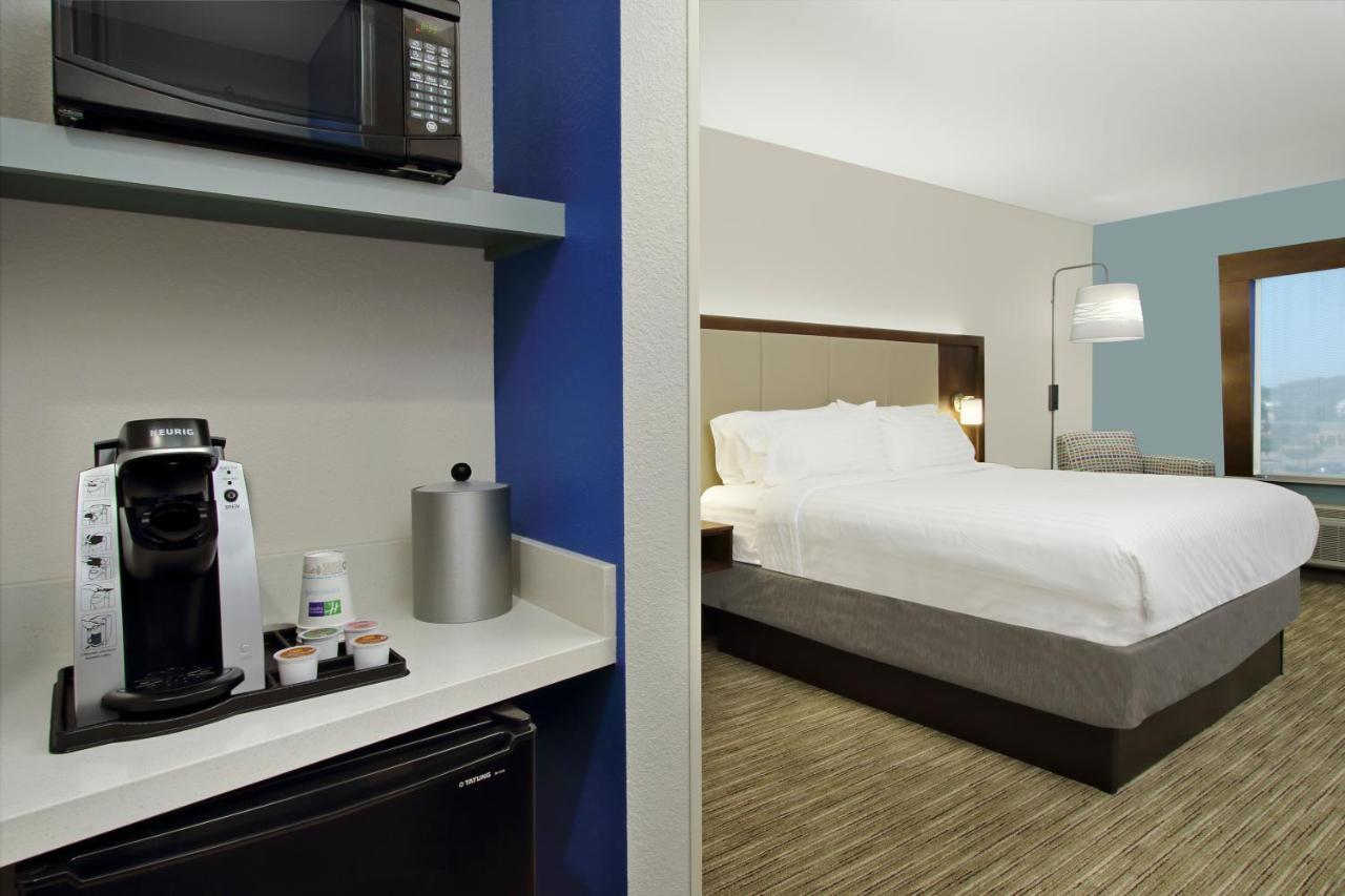 Holiday Inn Express & Suites Columbus North By Ihg Exterior foto