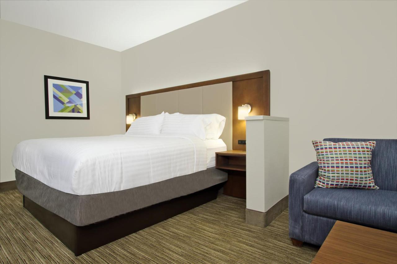 Holiday Inn Express & Suites Columbus North By Ihg Exterior foto
