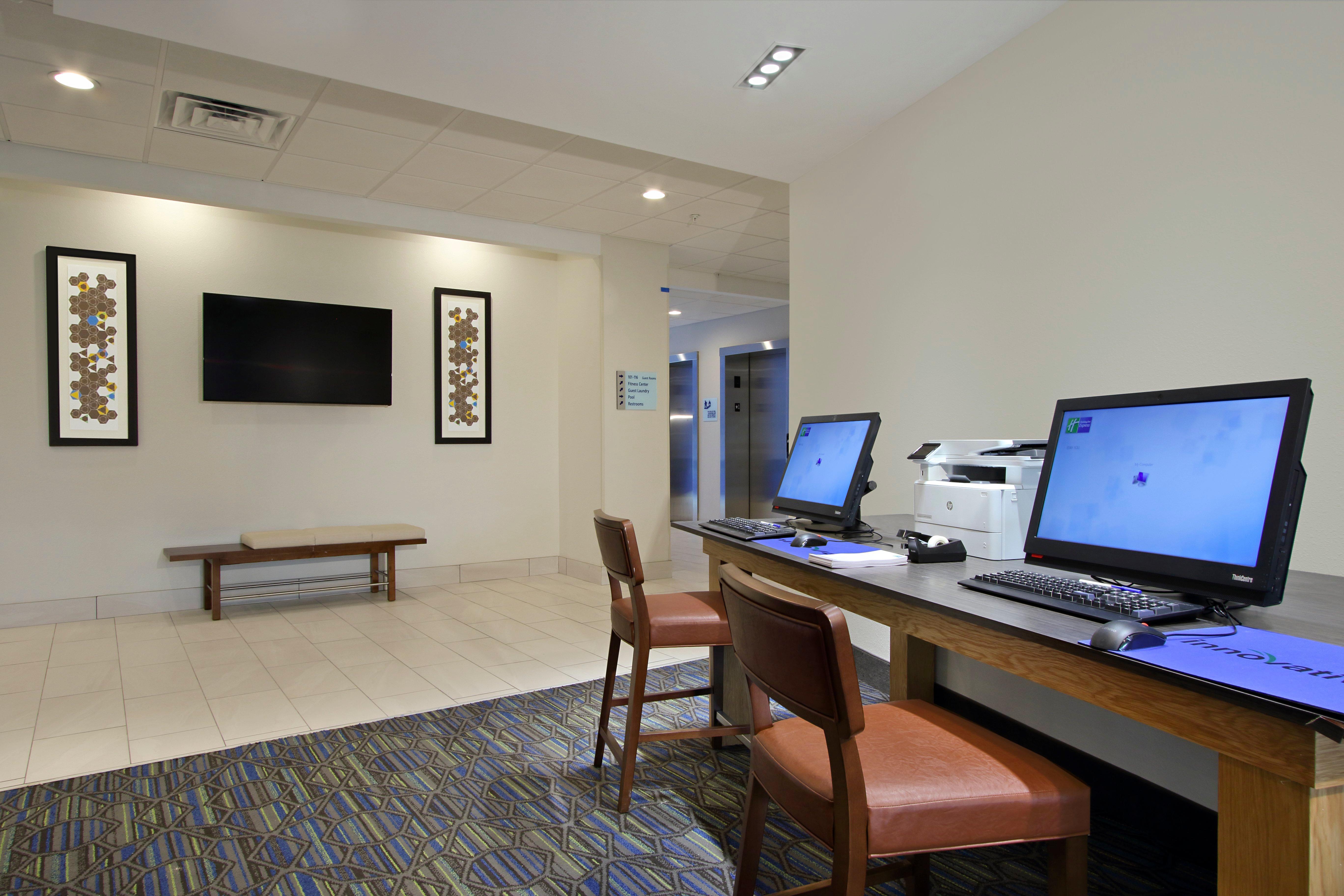 Holiday Inn Express & Suites Columbus North By Ihg Exterior foto